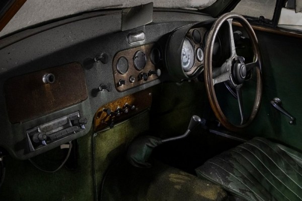 Коллекция из 230 классических автомобилей Recluse выставлена на аукцион после находки в сарае (30 фото)