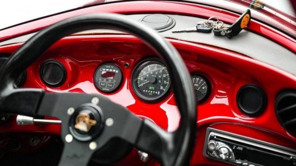 Редкий коллекционный автомобиль Corbin Sparrow продали всего за 660 000 рублей